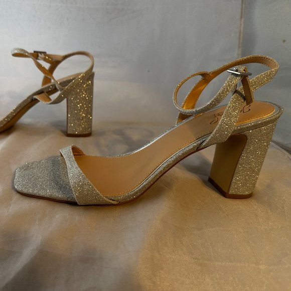 BADGLEY MISCHKA JEWEL Rayla Evening Sandals, Silver Fabric Women Size 10 M NEW - Picture 3 of 6